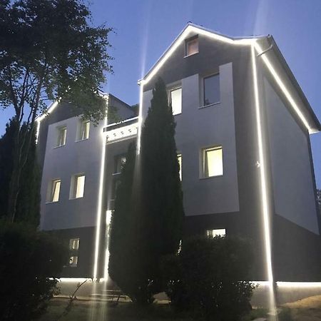 Werftstrasse 9A Aparthotel Kiel Bagian luar foto