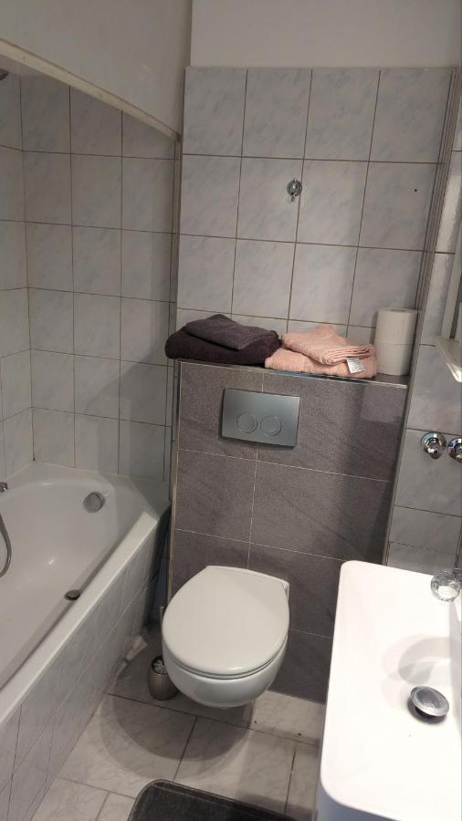 Werftstrasse 9A Aparthotel Kiel Bagian luar foto