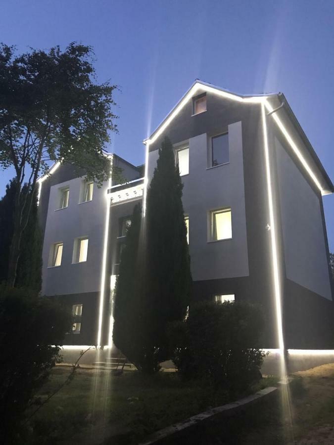 Werftstrasse 9A Aparthotel Kiel Bagian luar foto