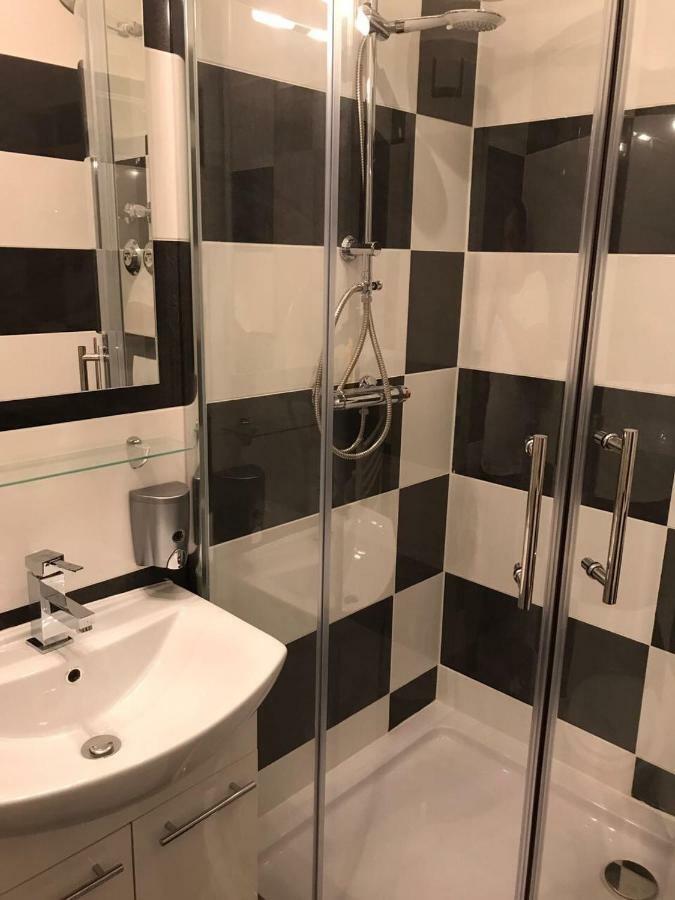 Werftstrasse 9A Aparthotel Kiel Bagian luar foto